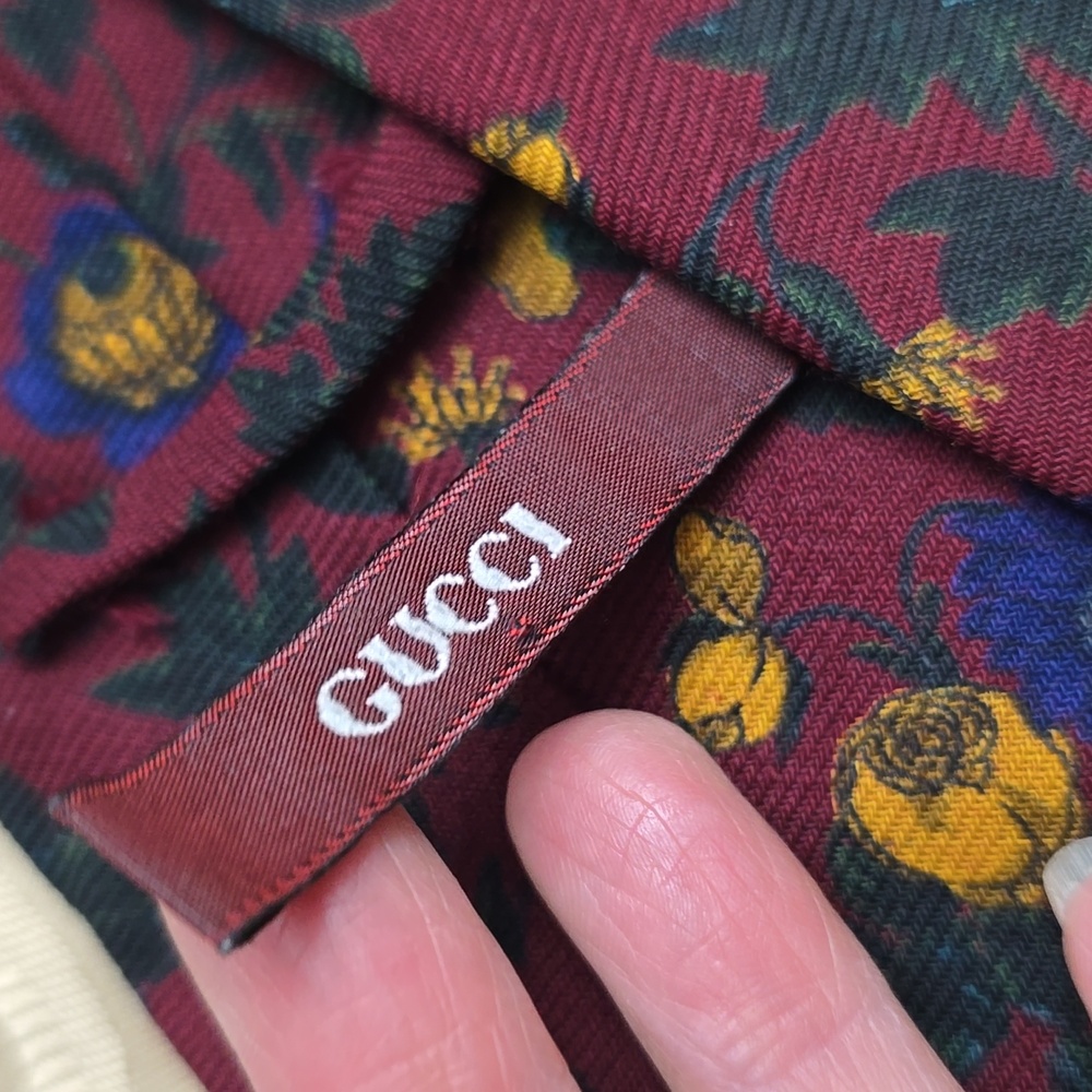 Gucci Men's Dark Red Tie with Floral Pattern - Picture 5 of 5